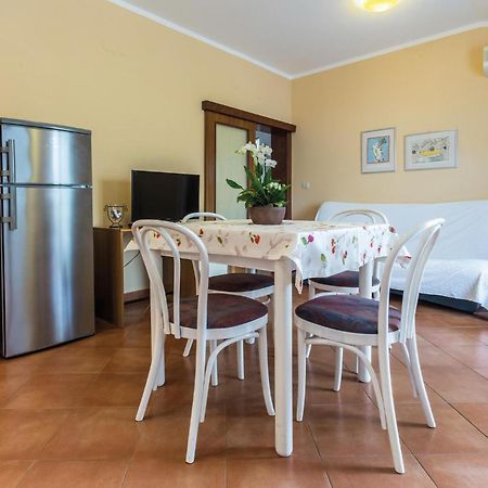 Gorgeous Apartment In Porec With Kitchen 외부 사진
