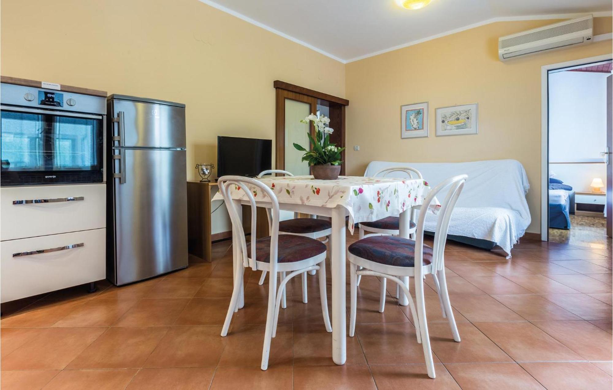 Gorgeous Apartment In Porec With Kitchen 외부 사진